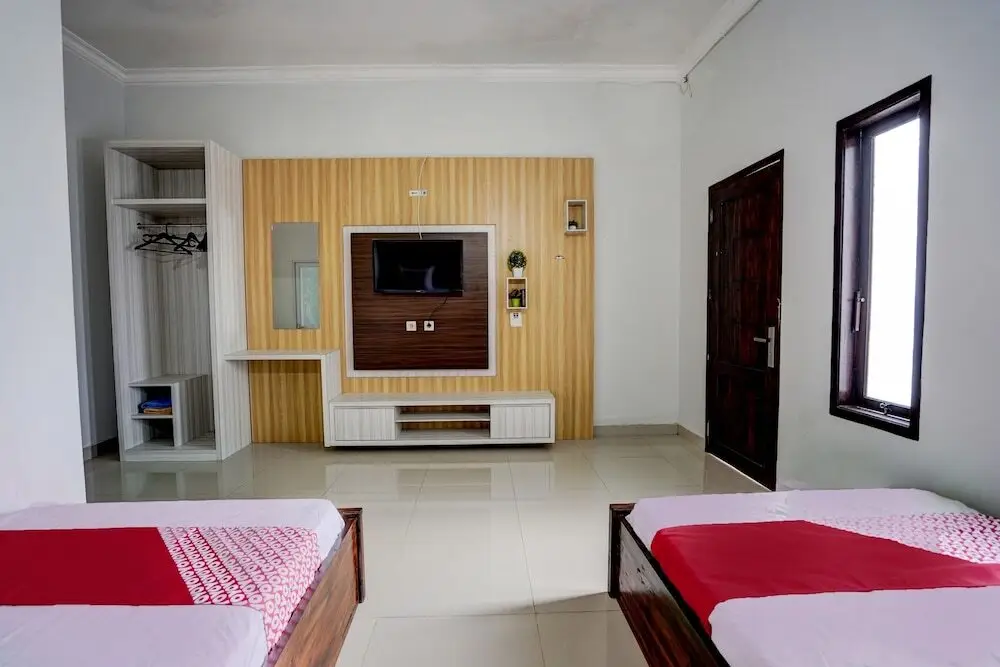Гресик: OYO 92907 Miranda Hotel Syariah