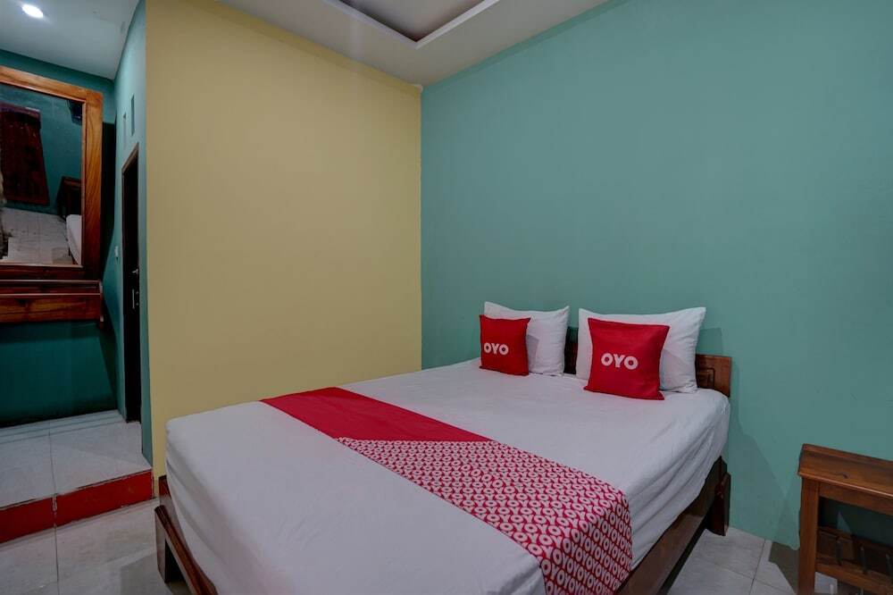 Гресик: OYO 92896 Hotel Sahabat Syariah Near Plasa Telkom Bawean