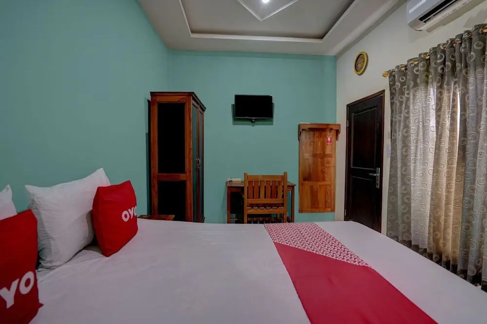 Гресик: OYO 92896 Hotel Sahabat Syariah Near Plasa Telkom Bawean