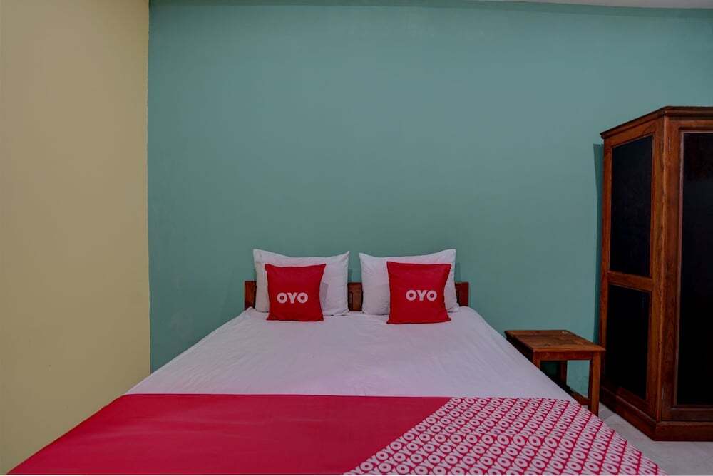 Гресик: OYO 92896 Hotel Sahabat Syariah Near Plasa Telkom Bawean