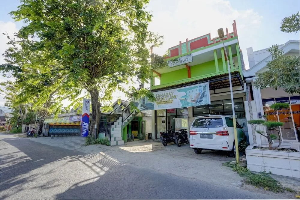 Гресик: OYO 92896 Hotel Sahabat Syariah Near Plasa Telkom Bawean