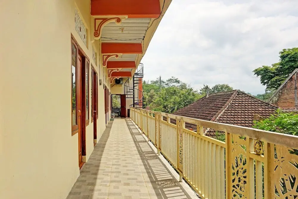 Кепанджен: SPOT ON 92568 Penginapan Joglo Syariah