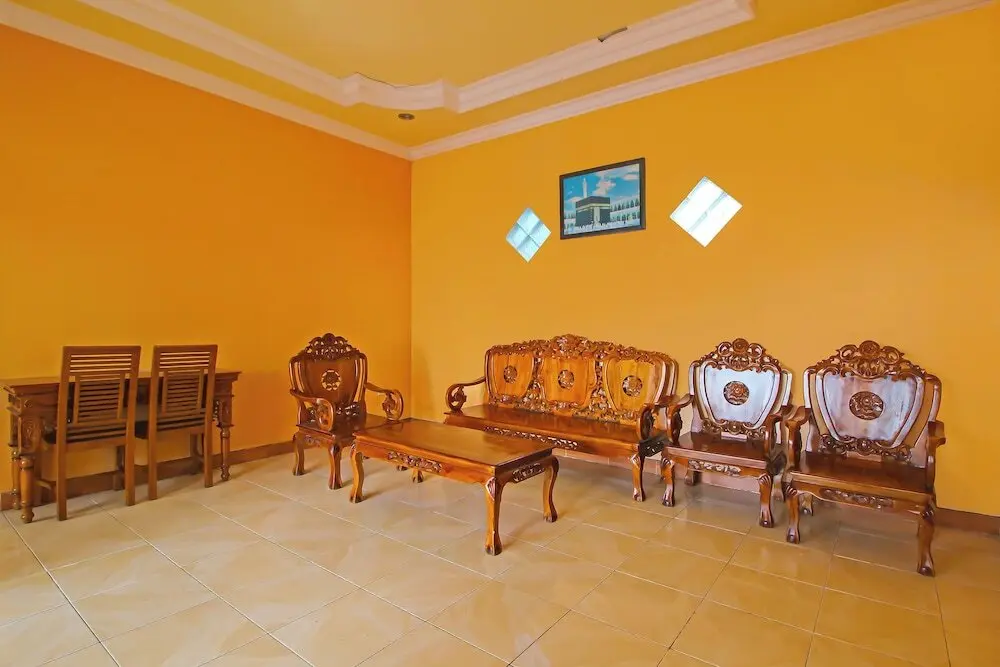 Караганьяр: OYO 92631 Hotel Dan Aula Wahyu Sari B