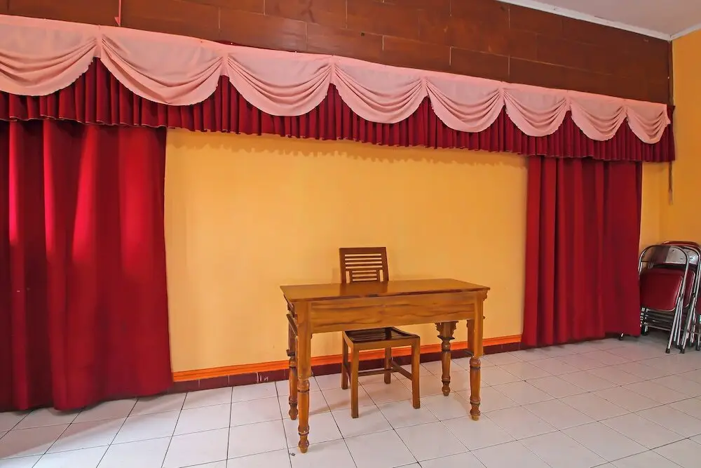 Караганьяр: OYO 92631 Hotel Dan Aula Wahyu Sari B