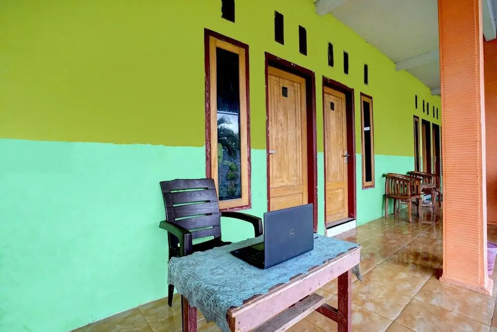 Баньюванги: SPOT ON 92827 Anisah Adil Homestay SyariahNearsmart Kampung Desa Pakistaji