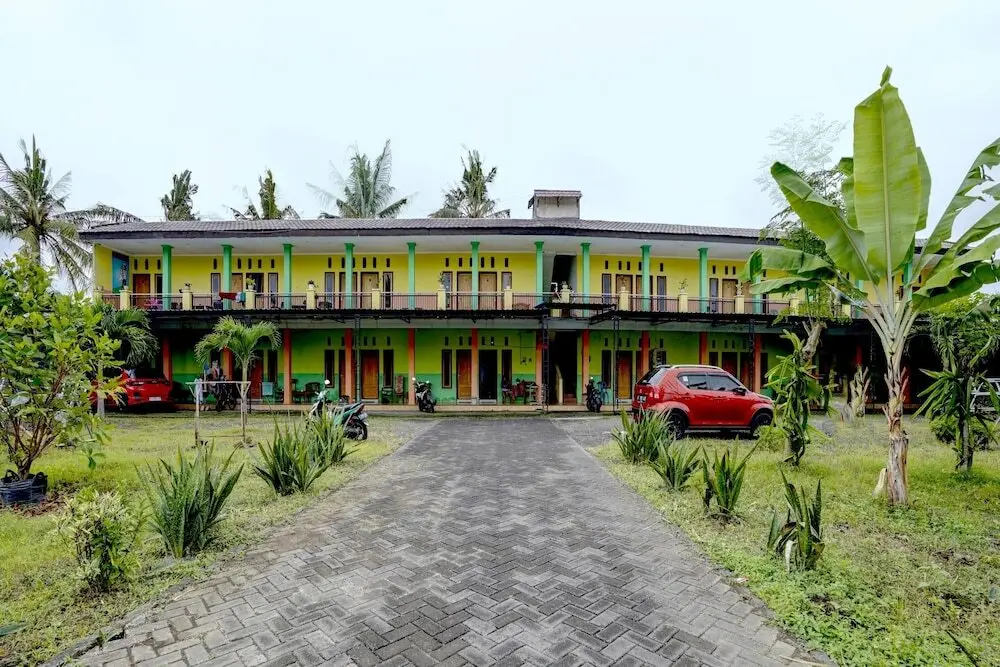 Баньюванги: SPOT ON 92827 Anisah Adil Homestay SyariahNearsmart Kampung Desa Pakistaji