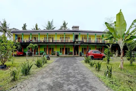 SPOT ON 92827 Anisah Adil Homestay SyariahNearsmart Kampung Desa Pakistaji — фото 1
