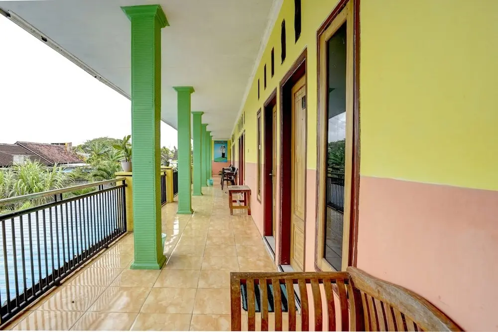 Баньюванги: SPOT ON 92827 Anisah Adil Homestay SyariahNearsmart Kampung Desa Pakistaji