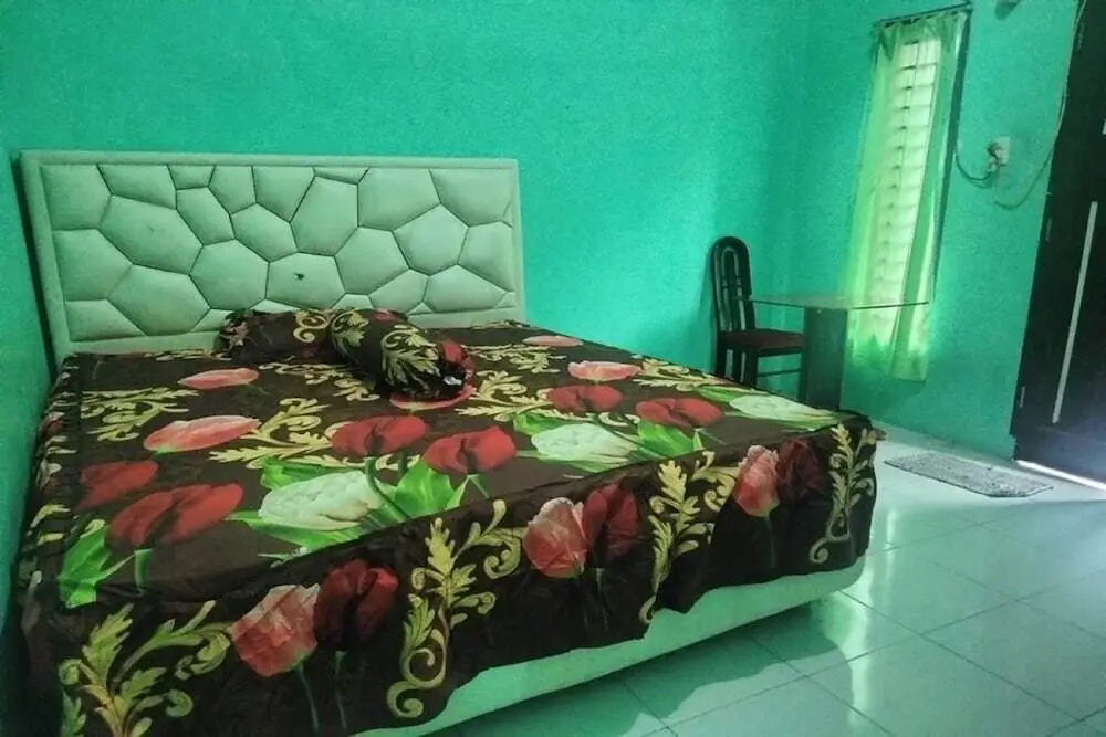 Медан: SPOT ON 92839 Nany Asoka Syariah Near Anyong Cafe Studio