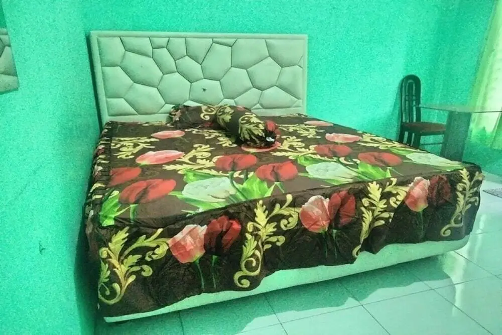 Медан: SPOT ON 92839 Nany Asoka Syariah Near Anyong Cafe Studio