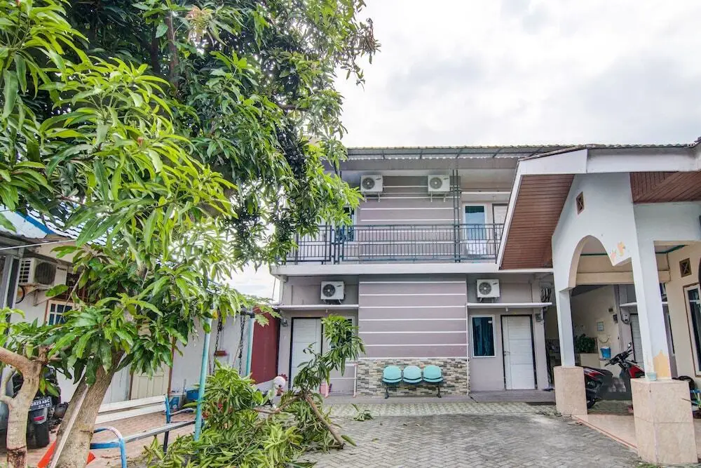 Пеканбару: OYO 92861 Raya Guest House Syariah