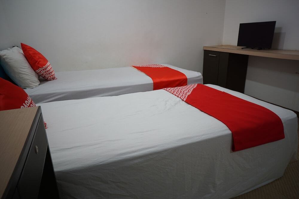 Сурабая: OYO 92863 Hotel Blessing