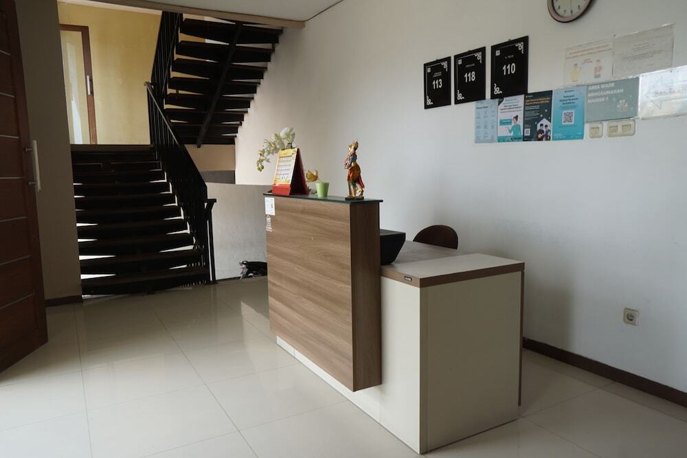Сурабая: OYO 92863 Hotel Blessing