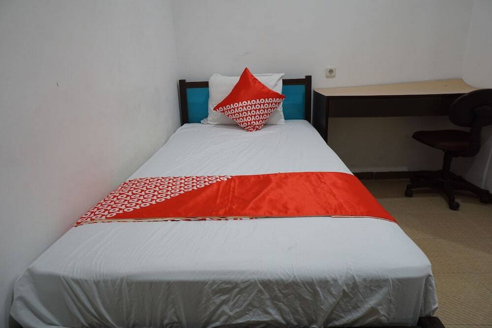 Сурабая: OYO 92863 Hotel Blessing