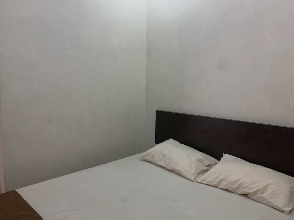 Макассар: OYO 92899 Penginapan Laota Syariah Near Rumah Sakit Islam Faisal Makassar