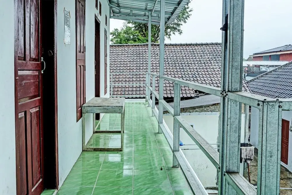 Пакитан: OYO Life 92222 Sahabat Kost Syariah Pacitan