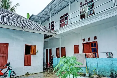 OYO Life 92222 Sahabat Kost Syariah Pacitan — фото 1