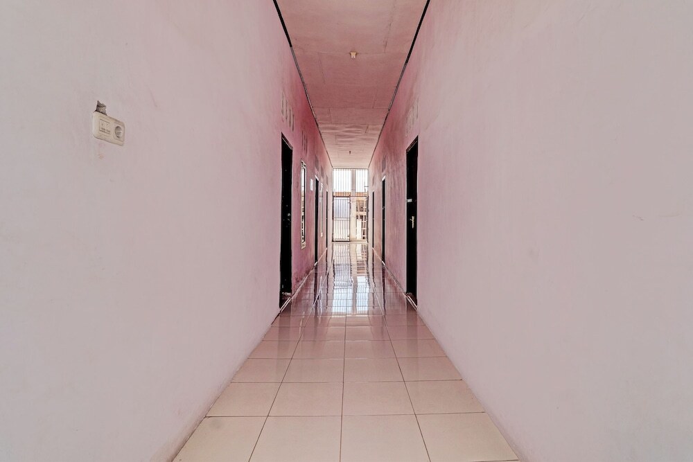 Джамби: OYO 92808 Kost Nino Telanaipura