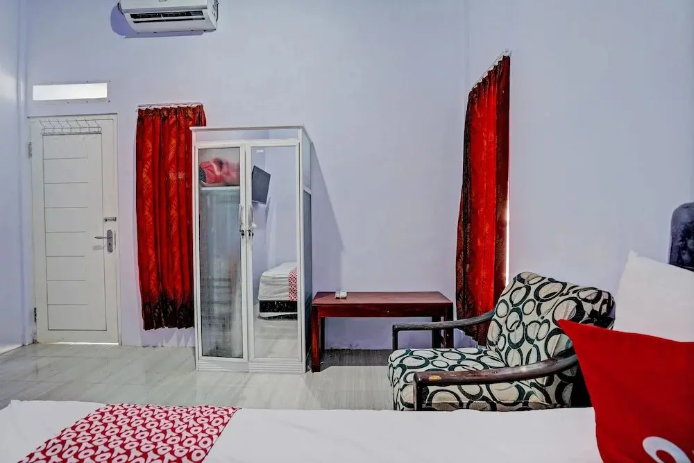 Баньюванги: OYO 92817 Niza Guesthouse Syariah