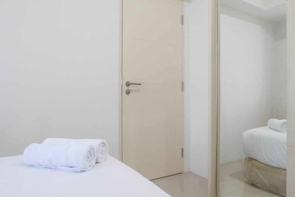 Сурабая: Relaxing And Serene 2Br Apartment At Tanglin Supermall Mansion