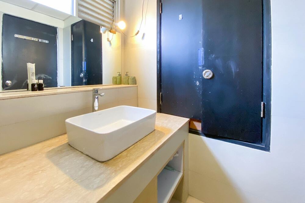 Джакарта: Cozy And Modern Look 2Br The Wave Kuningan Apartment