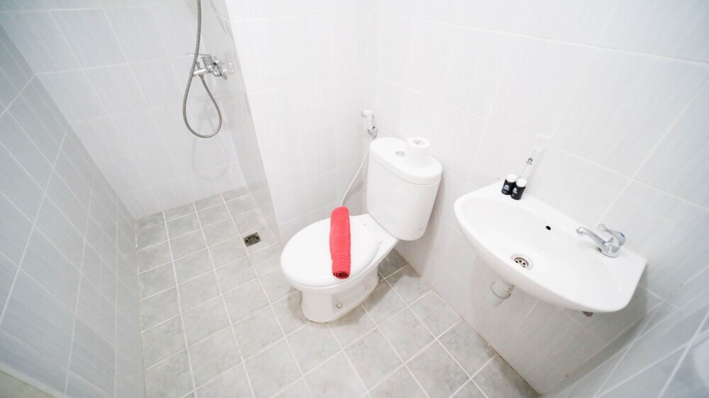 Сурабая: Cozy Living And Tidy 2Br At Puncak Dharmahusada Apartment