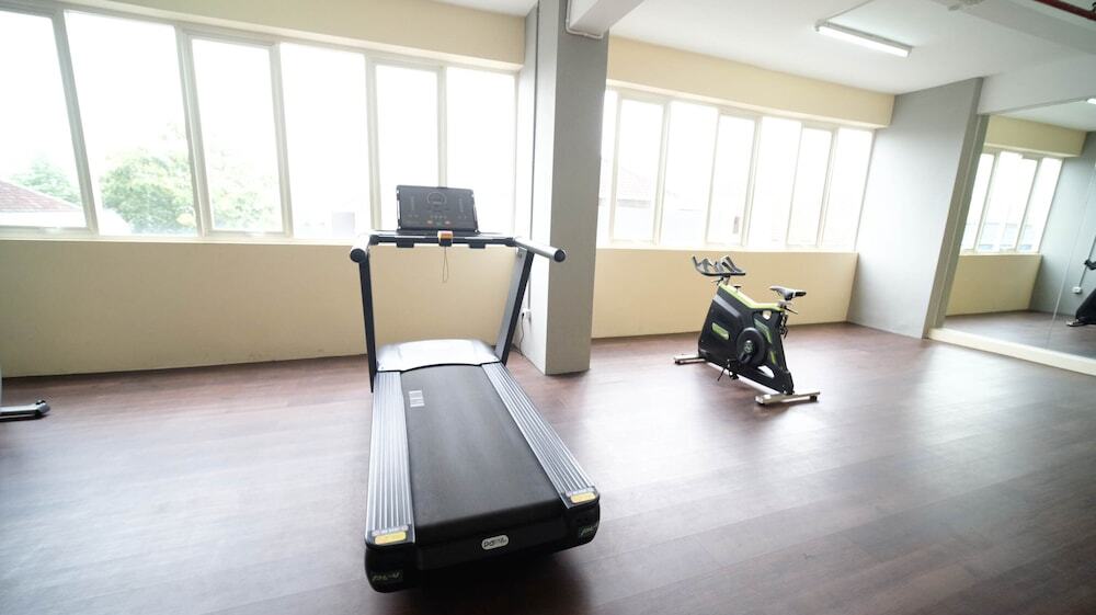 Сурабая: Cozy Living And Tidy 2Br At Puncak Dharmahusada Apartment