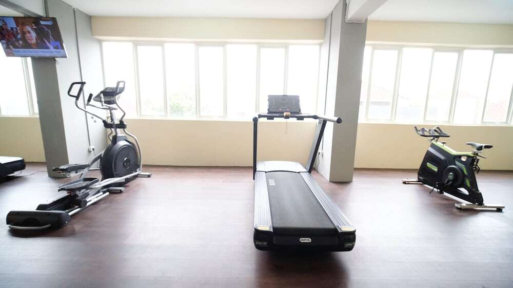 Сурабая: Cozy Living And Tidy 2Br At Puncak Dharmahusada Apartment