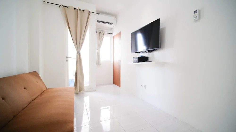 Сурабая: Cozy Living And Tidy 2Br At Puncak Dharmahusada Apartment