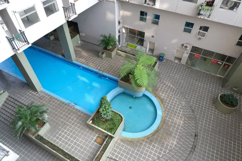 Бандунг: Spacious Studio With Extra Room At Grand Asia Afrika Apartment
