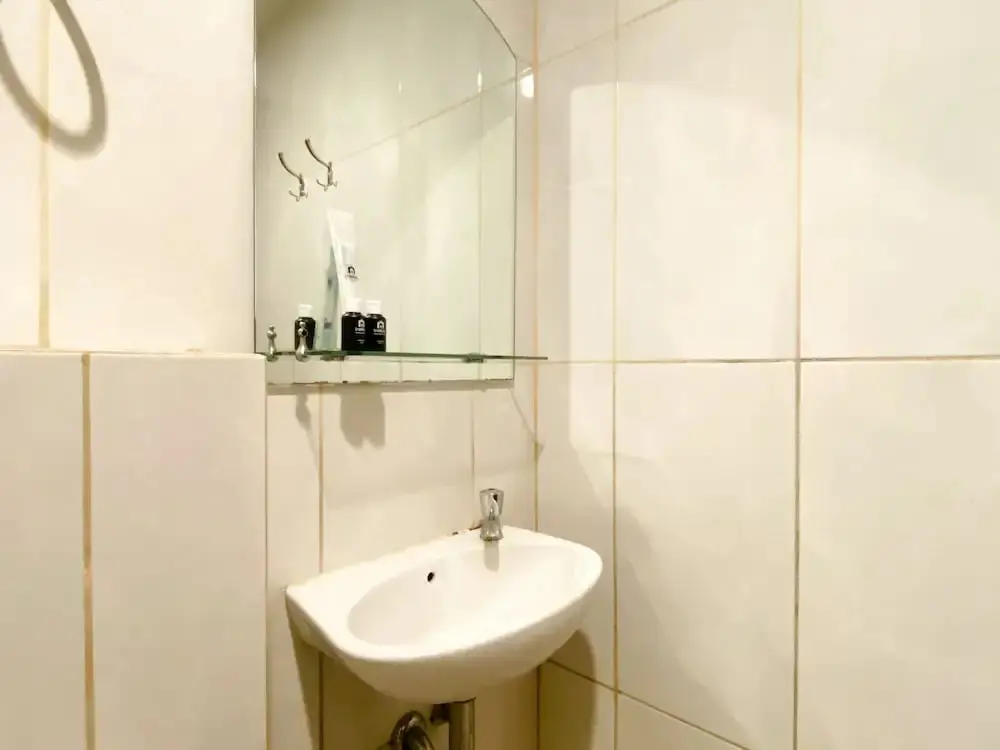 Бекаси: Modern And Homey Studio At Grand Kamala Lagoon Apartment