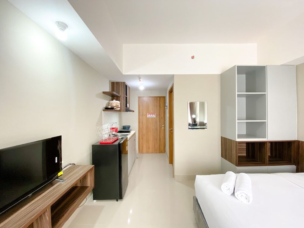 Бекаси: Cozy Stay Studio Apartment At Gateway Park Lrt City Bekasi