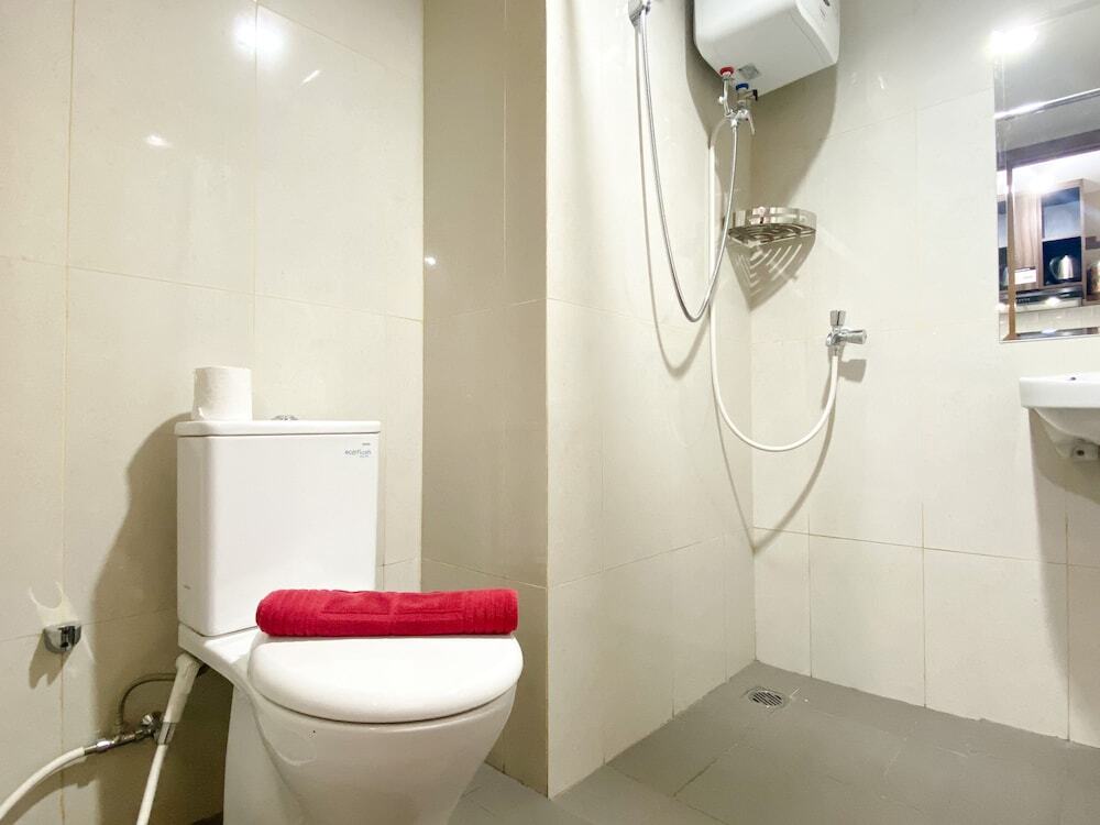 Бекаси: Cozy Stay Studio Apartment At Gateway Park Lrt City Bekasi