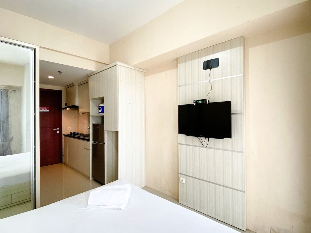 Караванг: Cozy Stay Studio Tamansari Mahogany Karawang Apartment