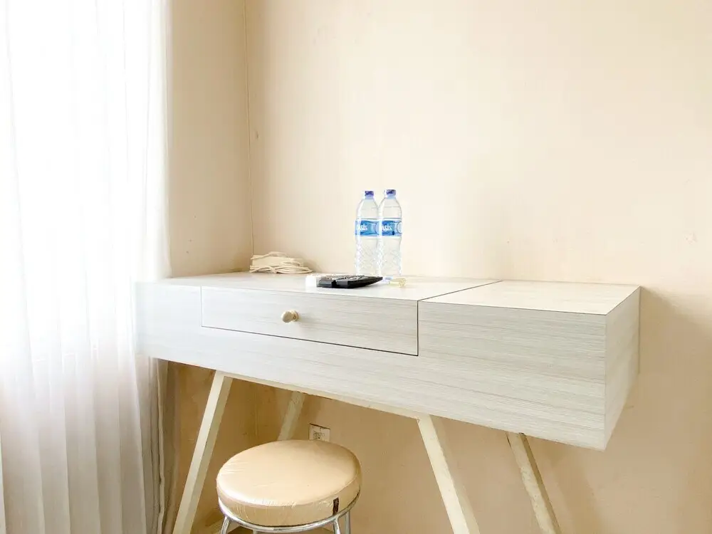 Караванг: Cozy Stay Studio Tamansari Mahogany Karawang Apartment