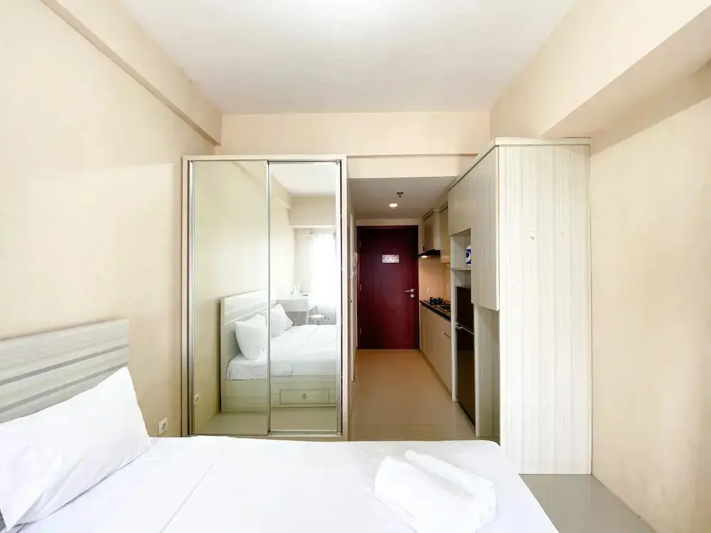 Караванг: Cozy Stay Studio Tamansari Mahogany Karawang Apartment