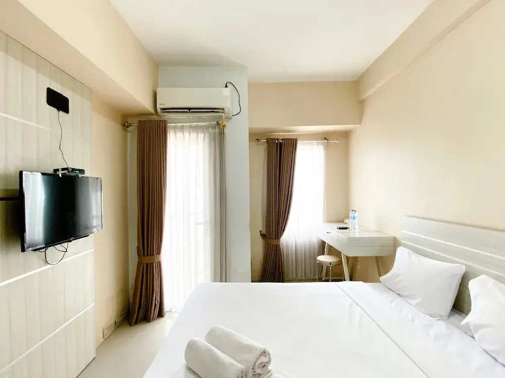 Караванг: Cozy Stay Studio Tamansari Mahogany Karawang Apartment