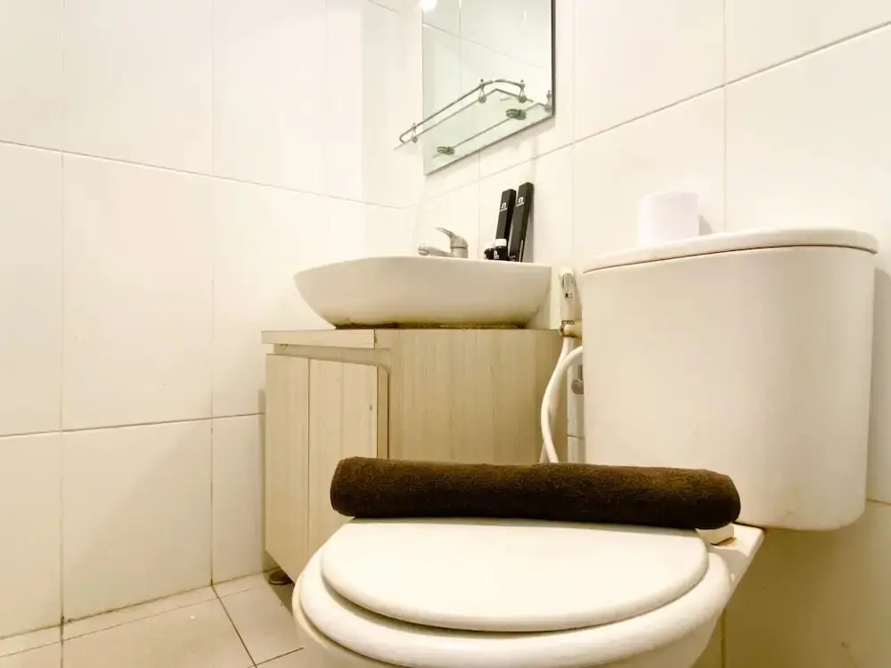 Караванг: Cozy Stay Studio Tamansari Mahogany Karawang Apartment
