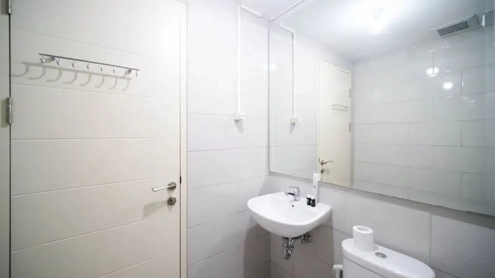 Сурабая: Homey And Well Furnished 2Br At Anderson Supermall Mansion Apartement