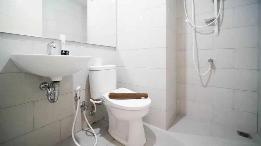Сурабая: Homey And Well Furnished 2Br At Anderson Supermall Mansion Apartement