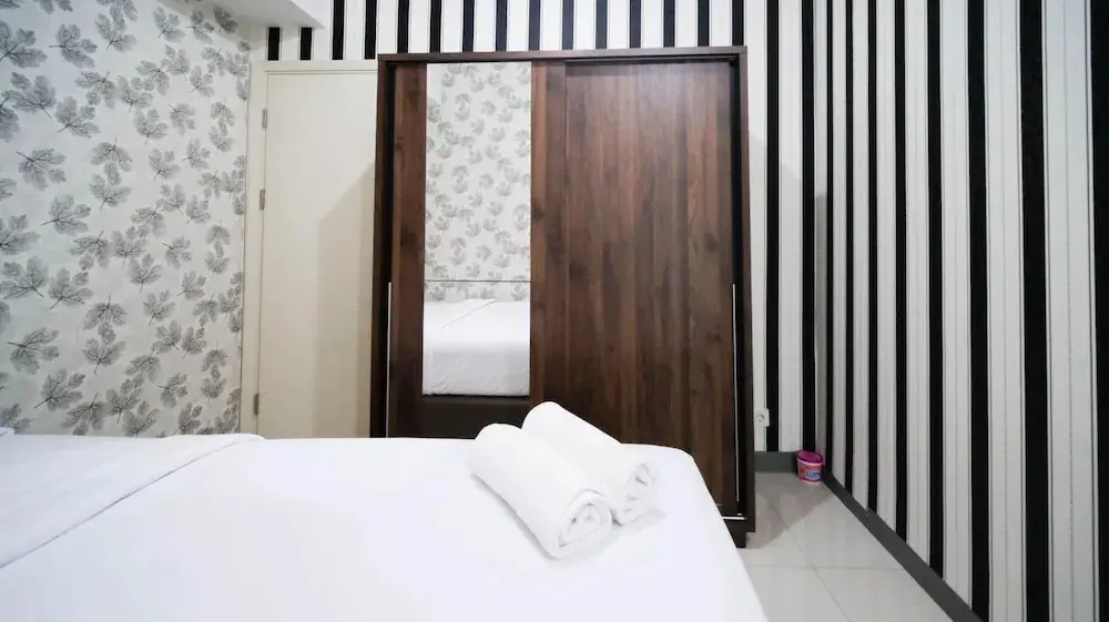 Сурабая: Homey And Well Furnished 2Br At Anderson Supermall Mansion Apartement