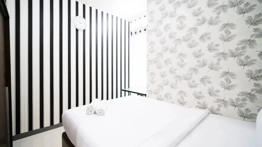 Сурабая: Homey And Well Furnished 2Br At Anderson Supermall Mansion Apartement