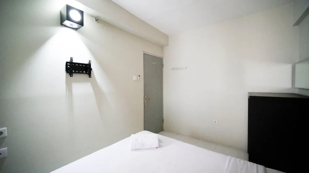Сурабая: Simple And Homey 2Br At Dian Regency Apartment