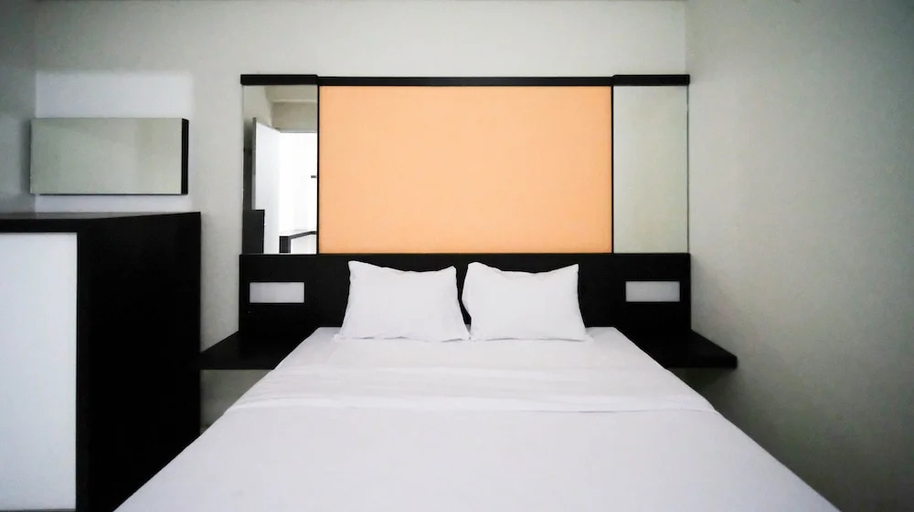 Сурабая: Simple And Homey 2Br At Dian Regency Apartment