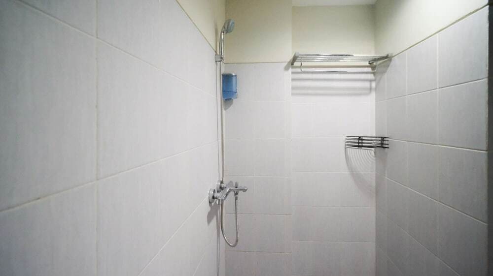 Сурабая: Simple And Homey 2Br At Dian Regency Apartment