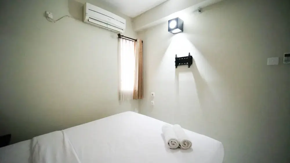 Сурабая: Simple And Homey 2Br At Dian Regency Apartment