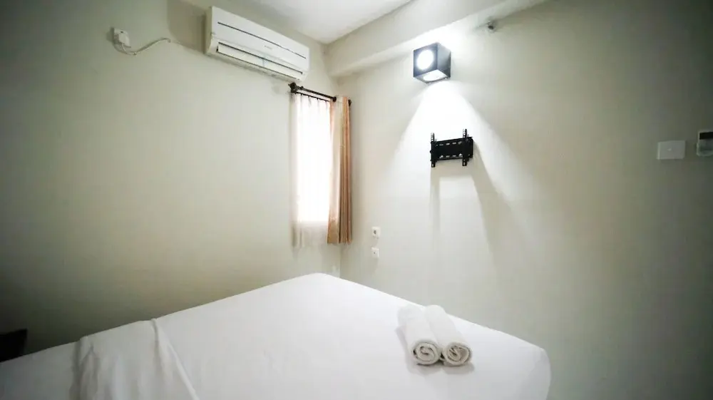 Сурабая: Simple And Homey 2Br At Dian Regency Apartment