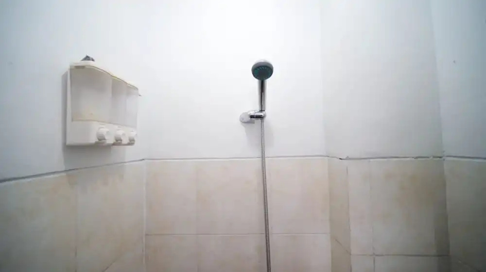 Сурабая: Simple 2Br With Extra Bed At Menara Rungkut Apartment