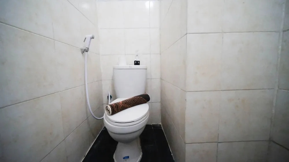 Сурабая: Simple 2Br With Extra Bed At Menara Rungkut Apartment