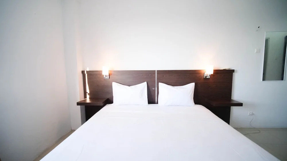 Сурабая: Simple 2Br With Extra Bed At Menara Rungkut Apartment
